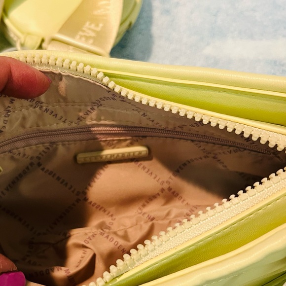 Steve Madden BZOIA Crossbody Bag AirlPod/Coin Pouch & ID Cards Holder NWT - Picture 9 of 11